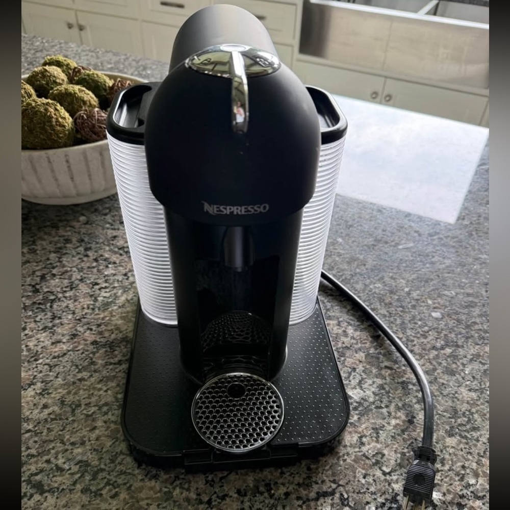 Nespresso Vertuo in Matte Black